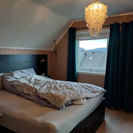 Villa Smahus Pa Teroya Med Carport Og Elbil Lader