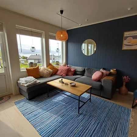 Villa Smahus Pa Teroya Med Carport Og Elbil Lader Ålesund